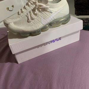 Nike vapormax triple white